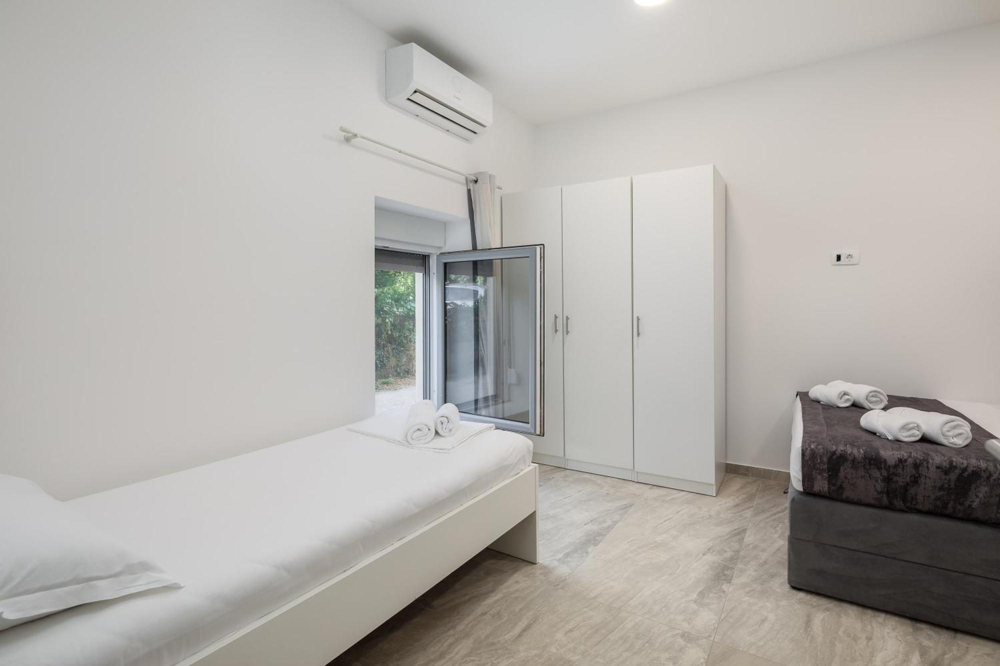 Beachfront Apartments Providenca With Free Parking Makarska Cameră foto