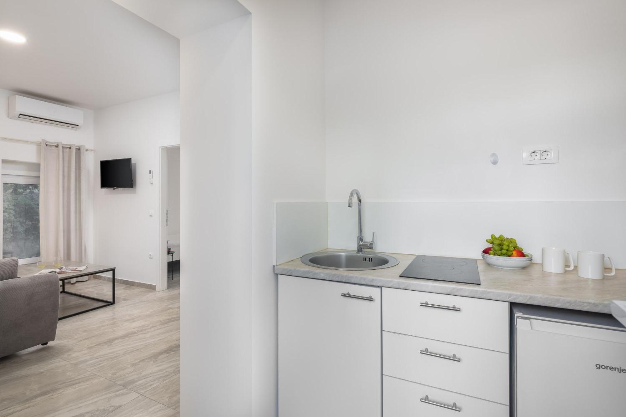 Beachfront Apartments Providenca With Free Parking Makarska Cameră foto